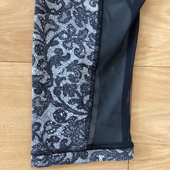 LULULEMON Outrun Crop Black Lace Mesh Print Size 6 - Picture 2 of 10